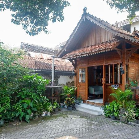 Отель Reddoorz Syariah Near Plengkung Gading 2 Джокьякарта Экстерьер фото