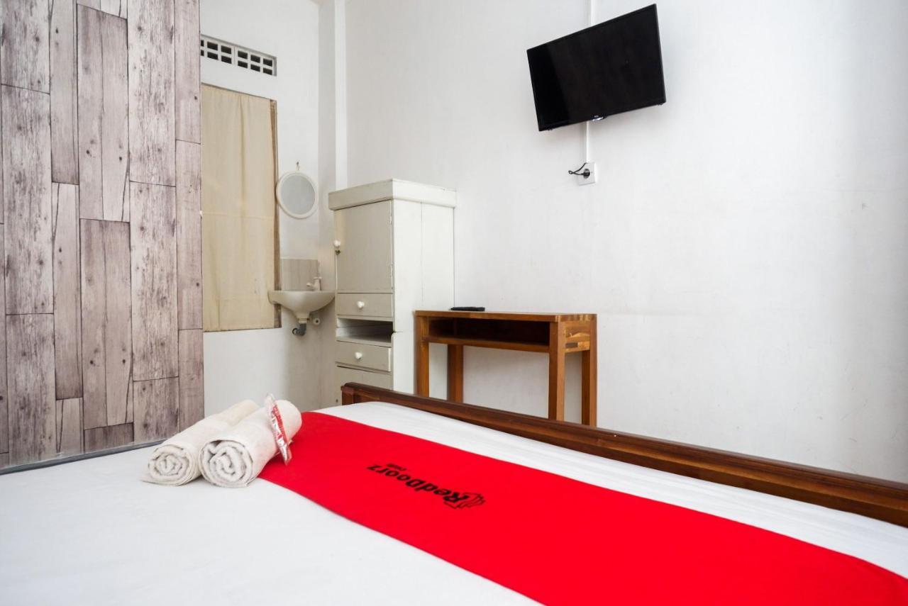 Отель Reddoorz Syariah Near Plengkung Gading 2 Джокьякарта Экстерьер фото