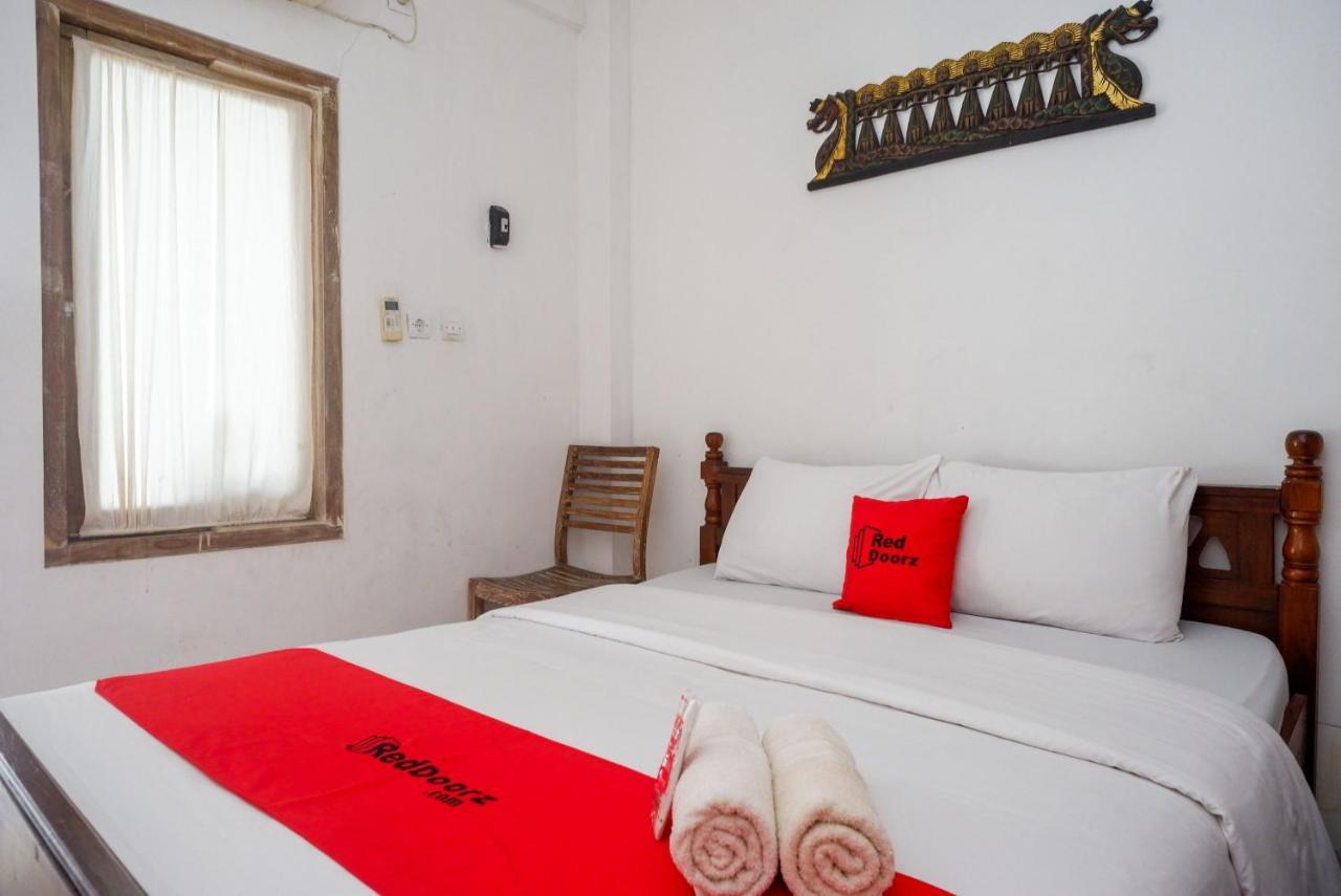 Отель Reddoorz Syariah Near Plengkung Gading 2 Джокьякарта Экстерьер фото