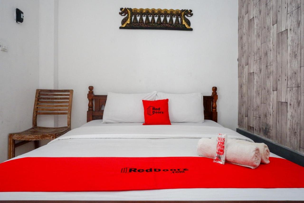 Отель Reddoorz Syariah Near Plengkung Gading 2 Джокьякарта Экстерьер фото