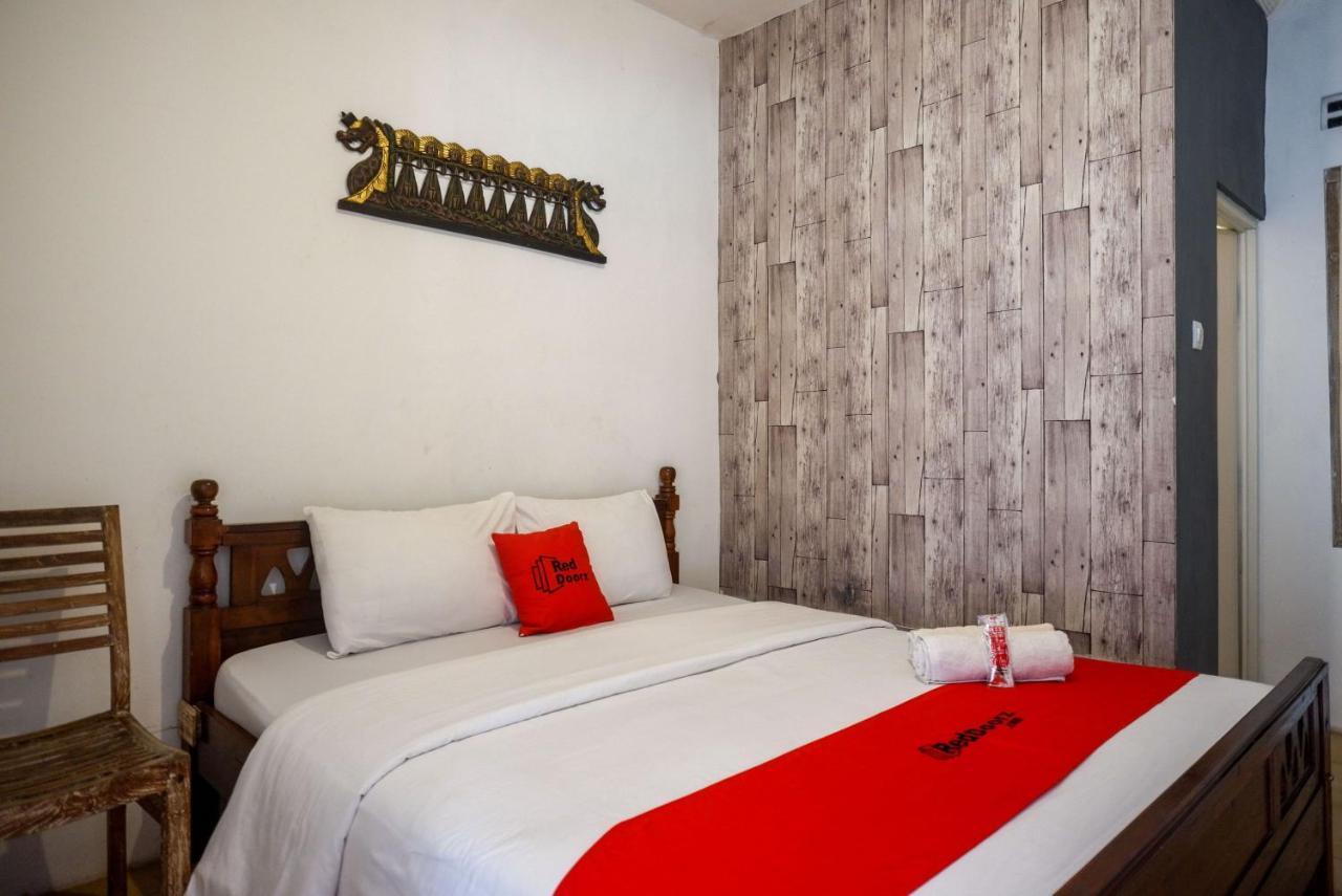 Отель Reddoorz Syariah Near Plengkung Gading 2 Джокьякарта Экстерьер фото