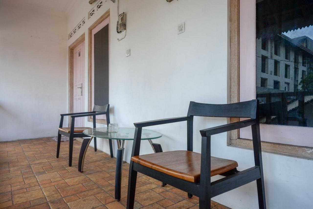 Отель Reddoorz Syariah Near Plengkung Gading 2 Джокьякарта Экстерьер фото