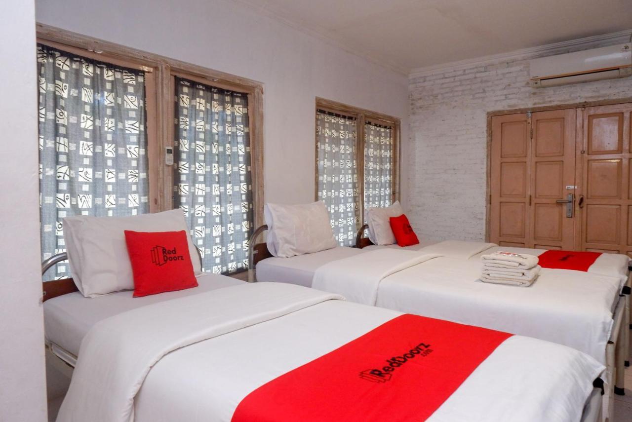 Отель Reddoorz Syariah Near Plengkung Gading 2 Джокьякарта Экстерьер фото