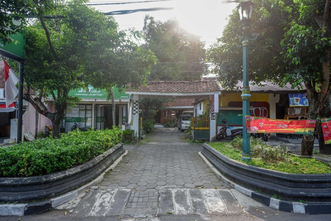 Отель Reddoorz Syariah Near Plengkung Gading 2 Джокьякарта Экстерьер фото