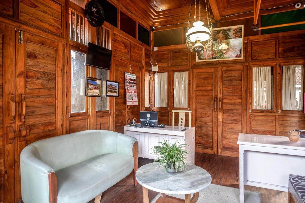 Отель Reddoorz Syariah Near Plengkung Gading 2 Джокьякарта Экстерьер фото