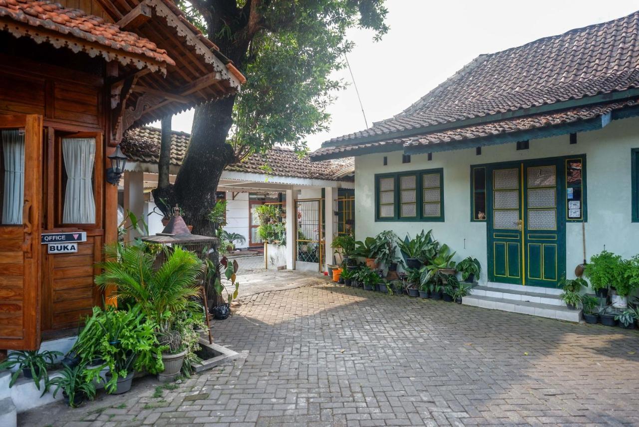 Отель Reddoorz Syariah Near Plengkung Gading 2 Джокьякарта Экстерьер фото