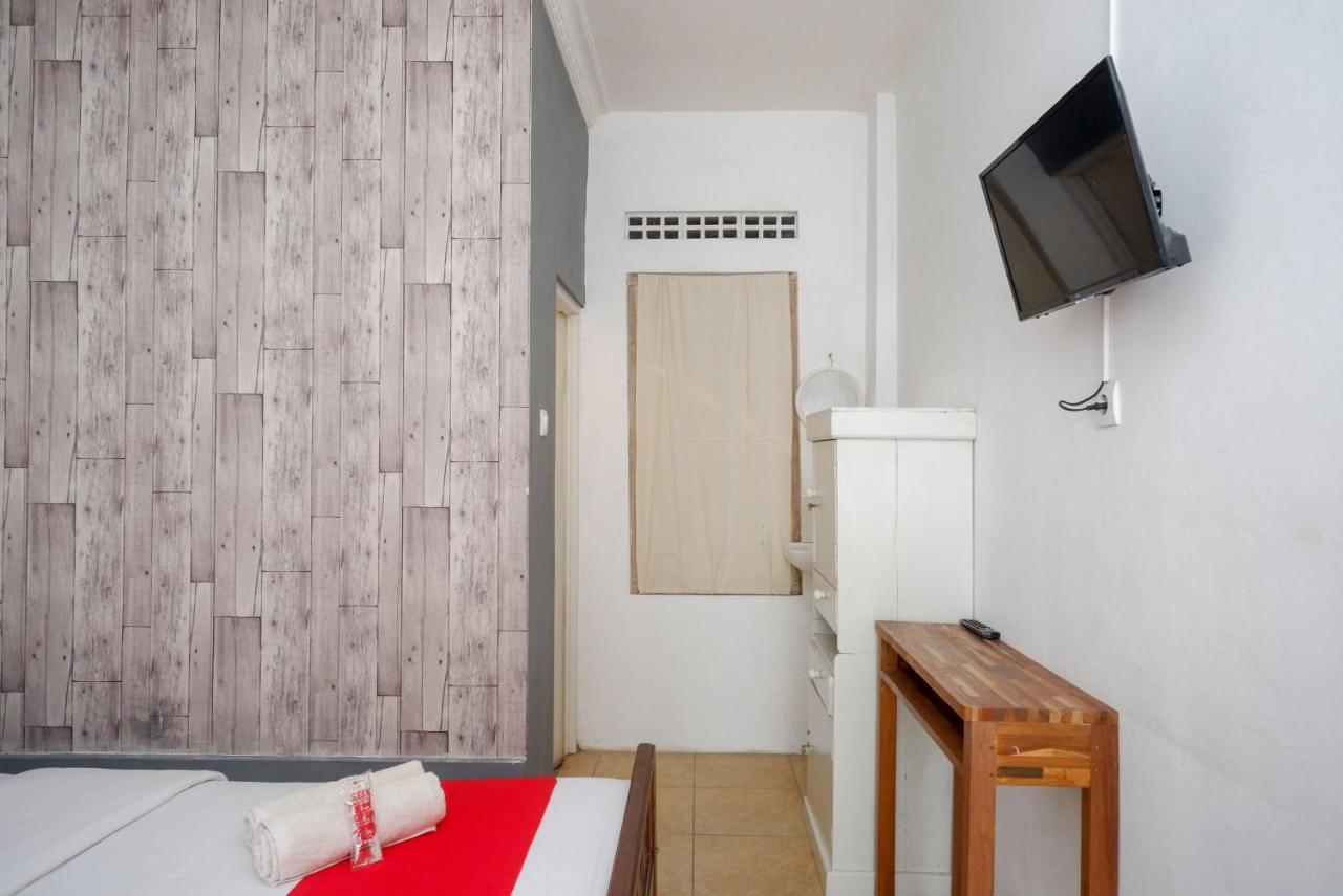 Отель Reddoorz Syariah Near Plengkung Gading 2 Джокьякарта Экстерьер фото