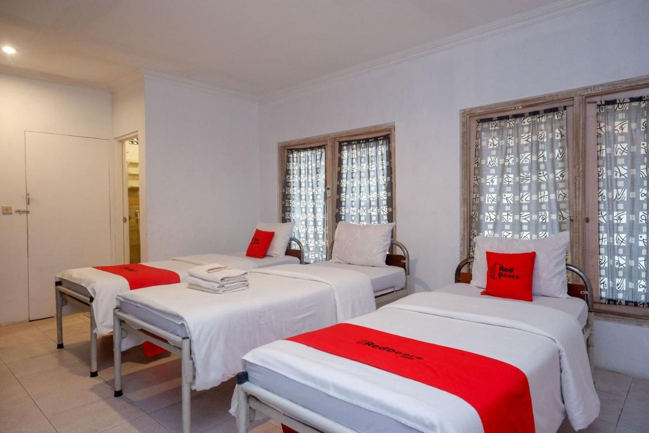 Отель Reddoorz Syariah Near Plengkung Gading 2 Джокьякарта Экстерьер фото