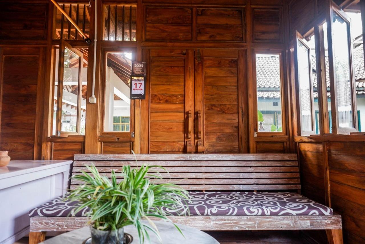 Отель Reddoorz Syariah Near Plengkung Gading 2 Джокьякарта Экстерьер фото