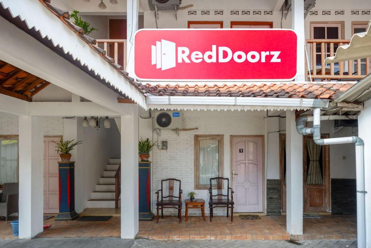 Отель Reddoorz Syariah Near Plengkung Gading 2 Джокьякарта Экстерьер фото