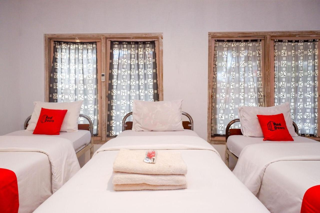 Отель Reddoorz Syariah Near Plengkung Gading 2 Джокьякарта Экстерьер фото