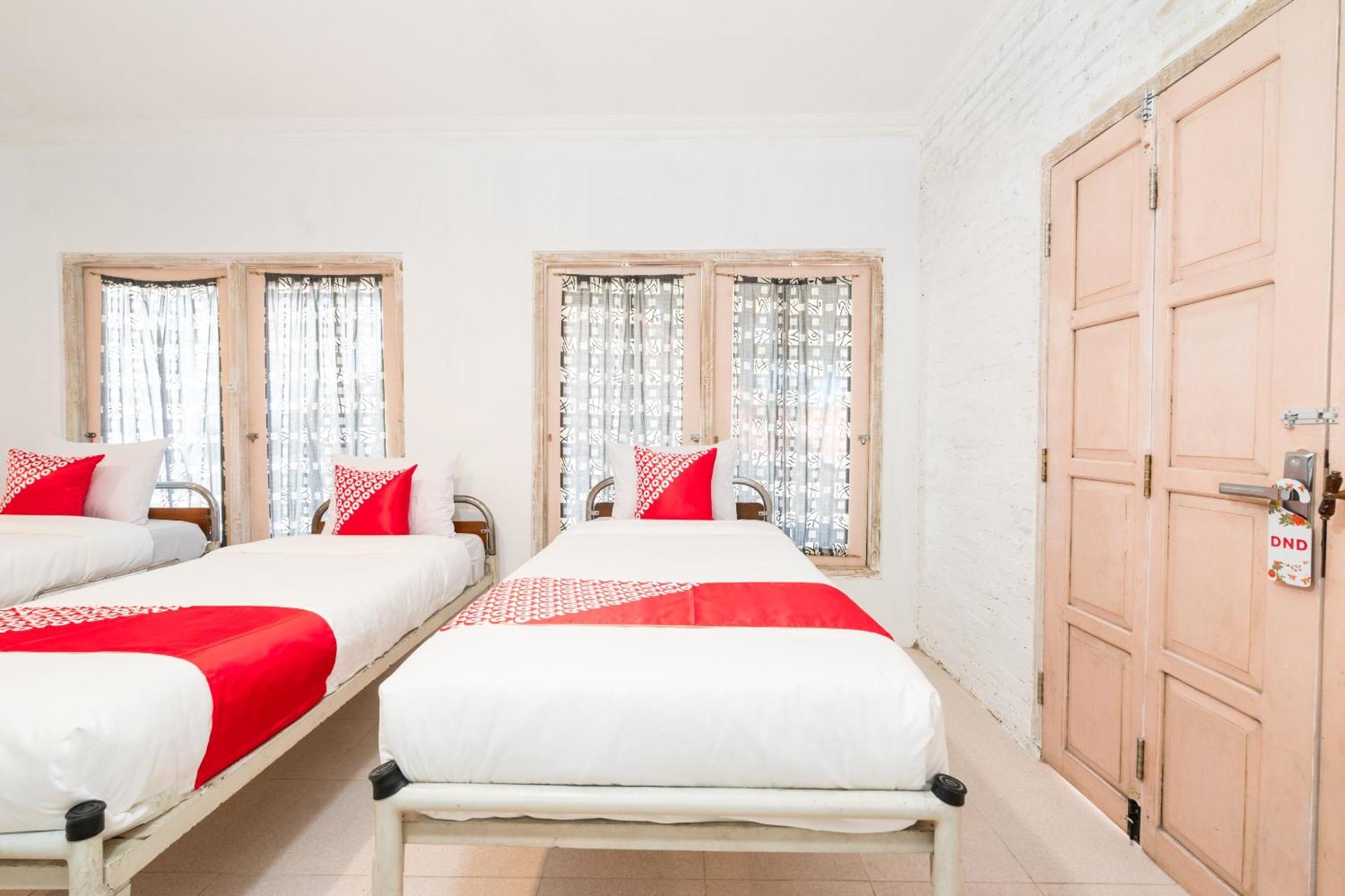 Отель Reddoorz Syariah Near Plengkung Gading 2 Джокьякарта Экстерьер фото